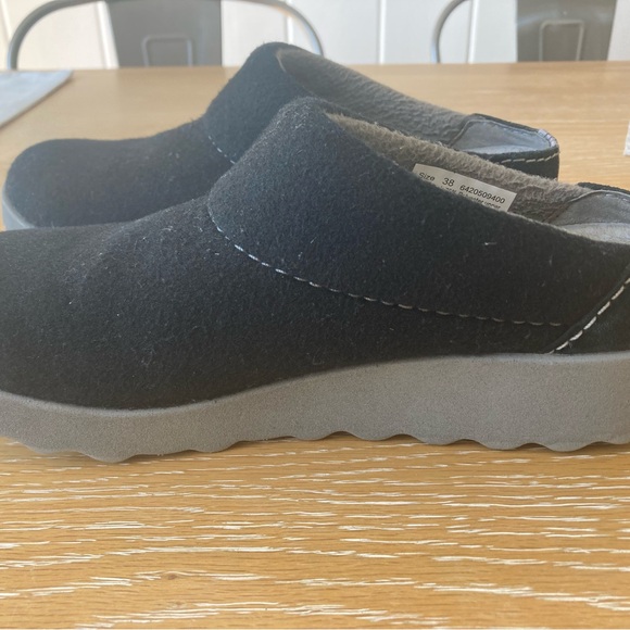 Dansko Women's Black Wool Slippers - Picture 5 of 6